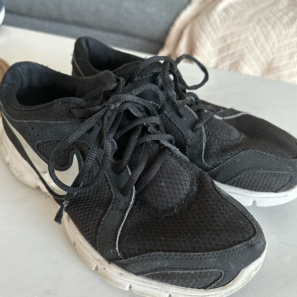Nike shoes black - Picture 1 of 4